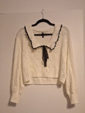 H&M Cream Knit Top with Black Trim
